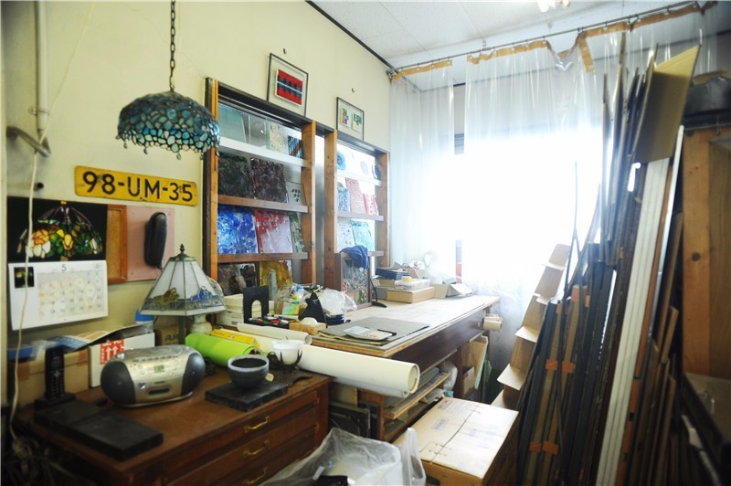 彩色玻璃大师高井啓司:“经验和情感都可以分享,但‘悟’是万万不能的。”|日本工艺寻访之旅Vol.5