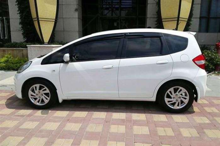 上班代步买比亚迪f3还是飞度,和一群朋友买车