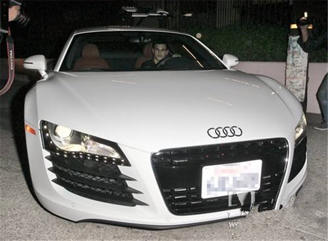 他们是《暮光之城》中最亮眼的存在，今坐拥豪车，已物是人非！