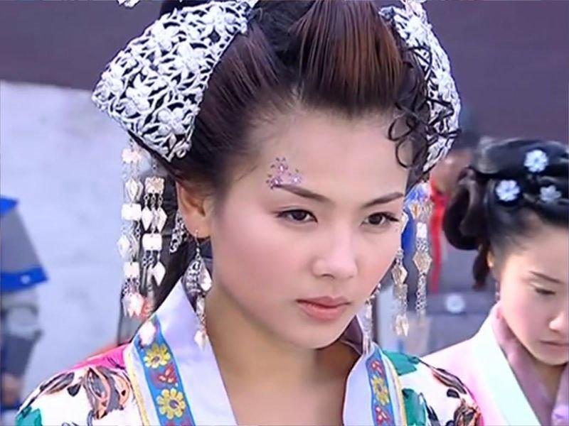 作为皇帝，他是个笑话，作为诗人，他是个神话