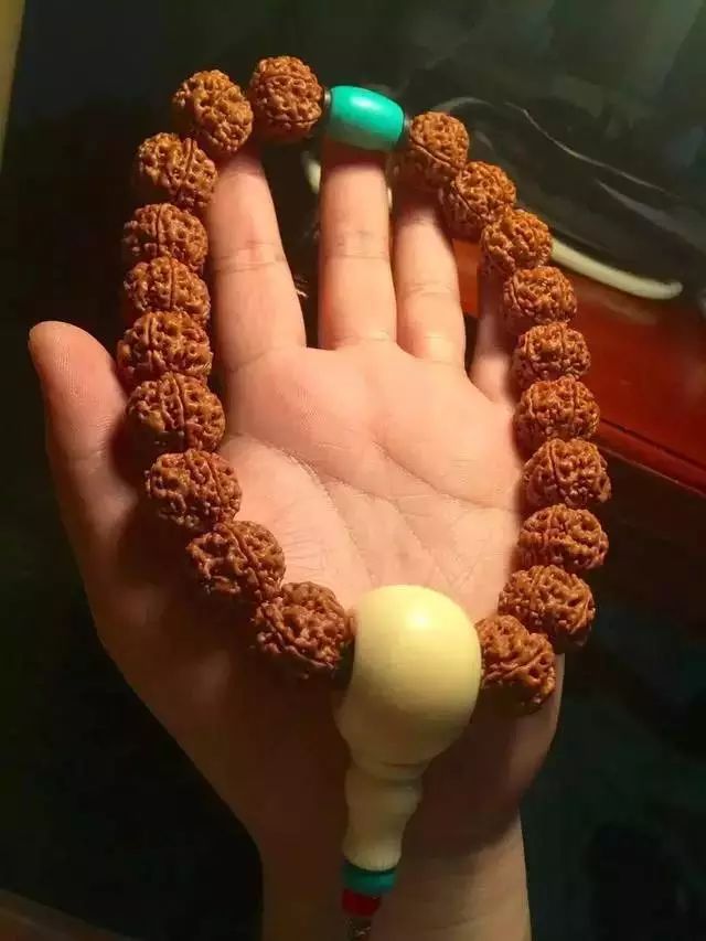 地摊手串为什么便宜,十种手串都是地摊货