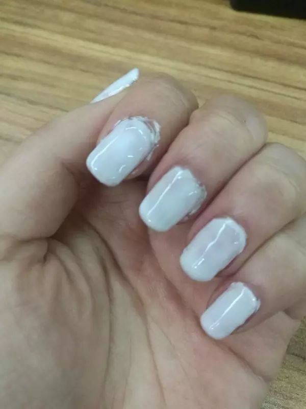 怎样才能涂指甲油是正确的方法,涂指甲油的正确步骤和方法