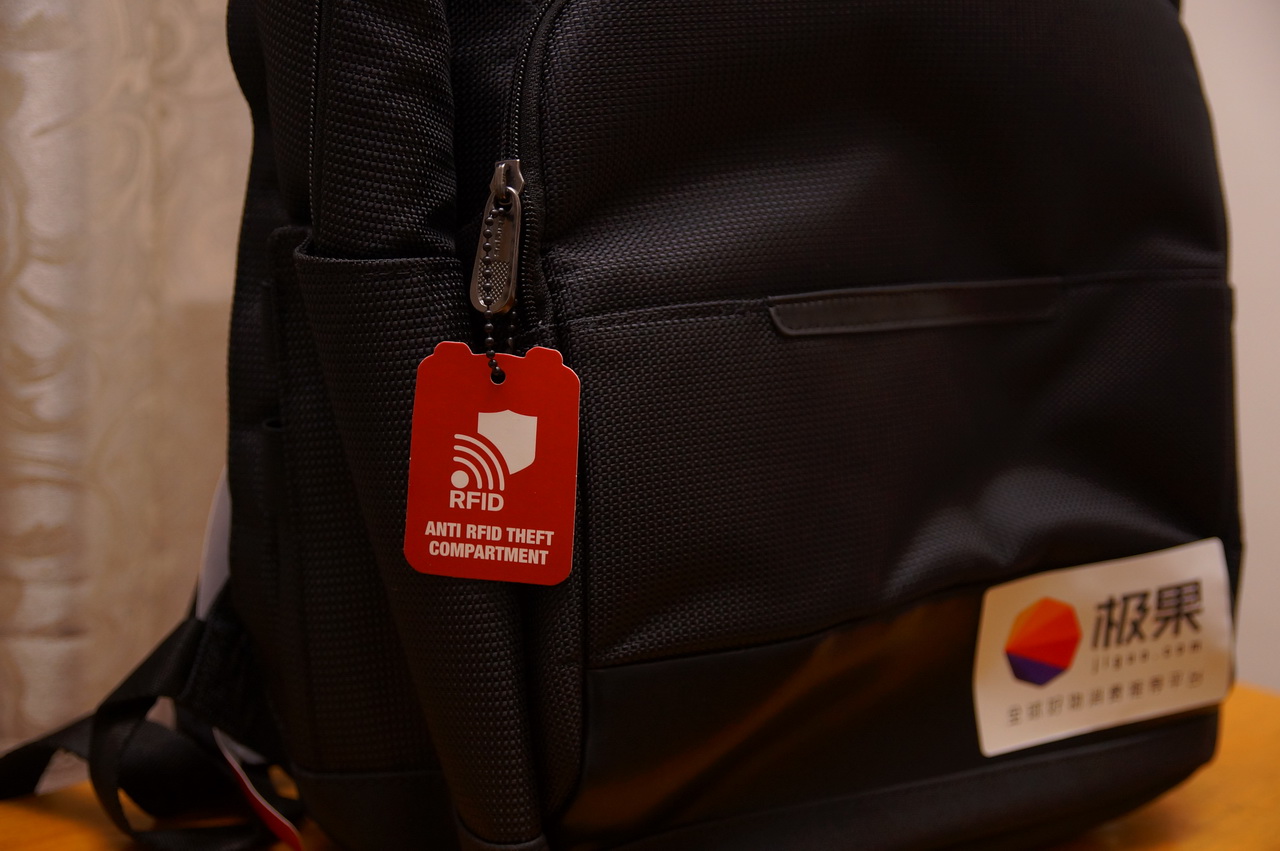 背负舒服又不失体面的商务背包,背负系统好的商务双肩包