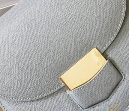 月薪5000的我是怎么存钱买房的,月入多少穿得起celine