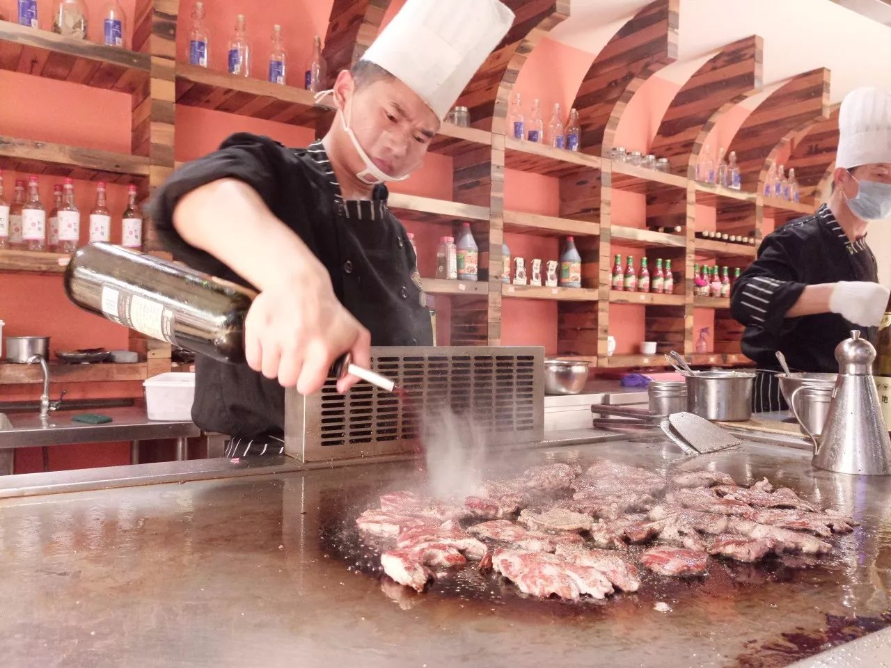 好吃的美食推荐三文鱼,红魔虾甜虾三文鱼刺身自助济南