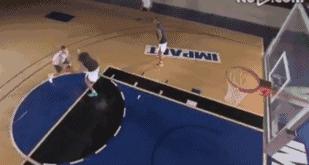 库里的进攻招式之一:把后撤步变成“小碎步”用来欺骗防守人!