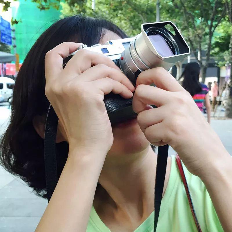 新婚,老婆没有要钻戒,买了一台徕卡