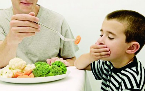 孩子吃很多还是吃不饱怎么办,孩子在幼儿园吃不饱解决视频