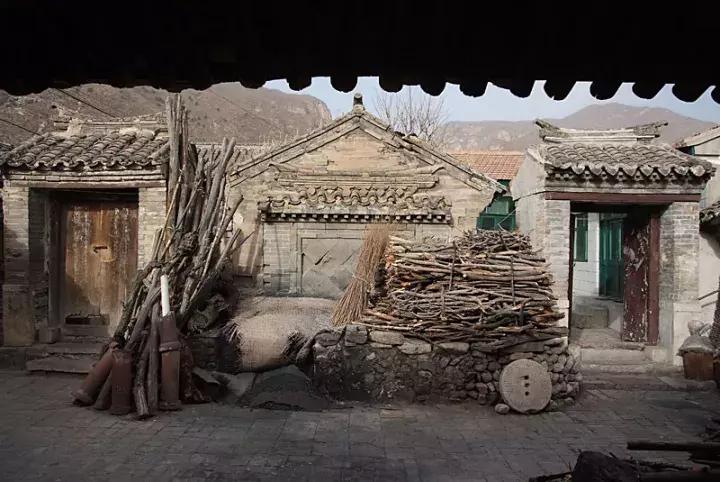 京西深山中的古村落苇子水村,京西无人居住的古村落