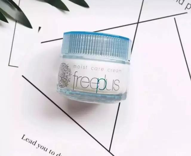 干皮上妆不卡粉用什么面霜,冬天上妆起皮卡粉面霜