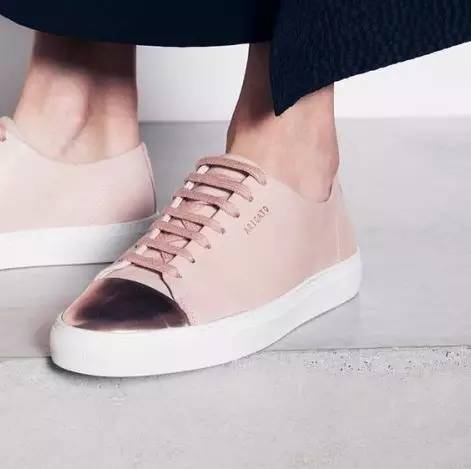 撞到同款鞋,男女同款鞋撞鞋