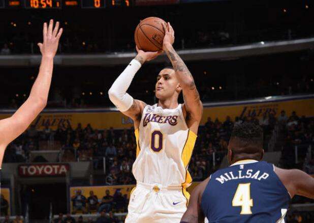 约基奇砍三双掘金终结湖人5连胜,湖人对掘金大号三双