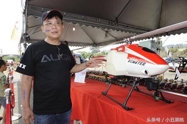 遥控直升机王年收15亿，他仍日日熬夜亲画设计图