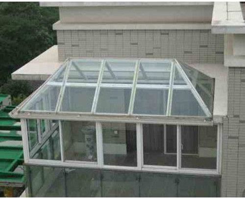 玻璃阳光房爆裂,阳光房底层玻璃爆裂原因