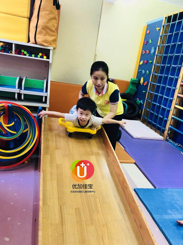 孩子一转圈就难受是怎么回事,小孩为什么一直转都不晕