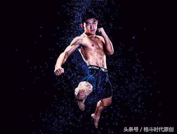 15岁离家追格斗梦小伙因伤退赛,90后悍将替补战世界第一格斗赛