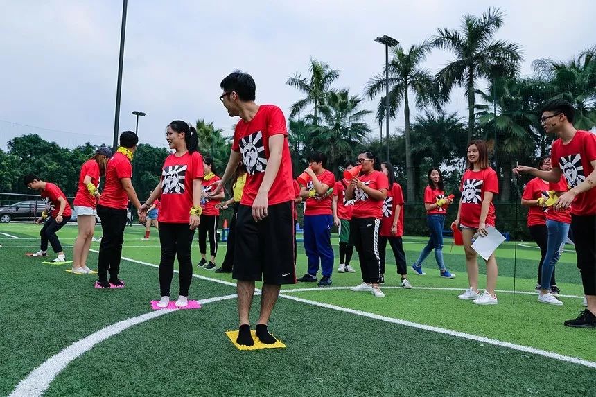 这运动会有毒！穿别人裤裆还很开心