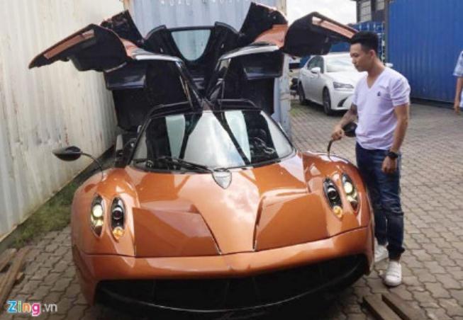 迪拜神车经销商，越南第一辆风神来自这里，拉法在这里只能停边上