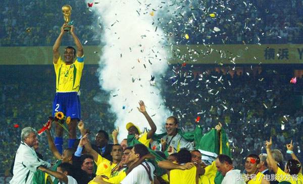 进40年10届世界杯赞助商的冠军之旅，阿迪达斯完胜耐克