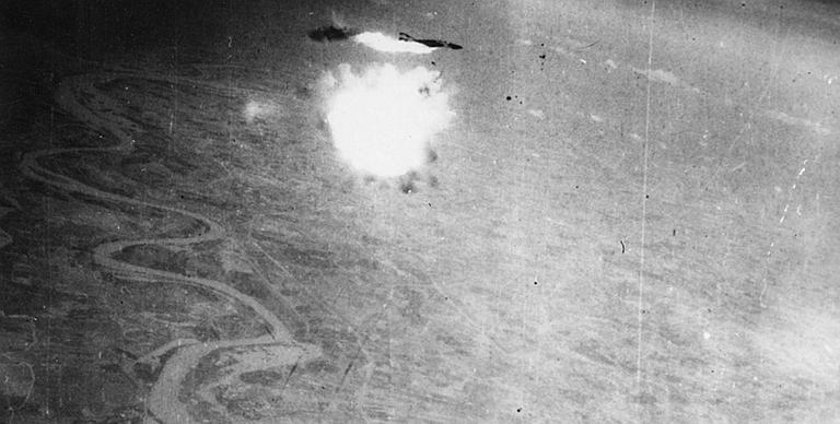 萨姆2击落b52,萨姆2首次击落飞机