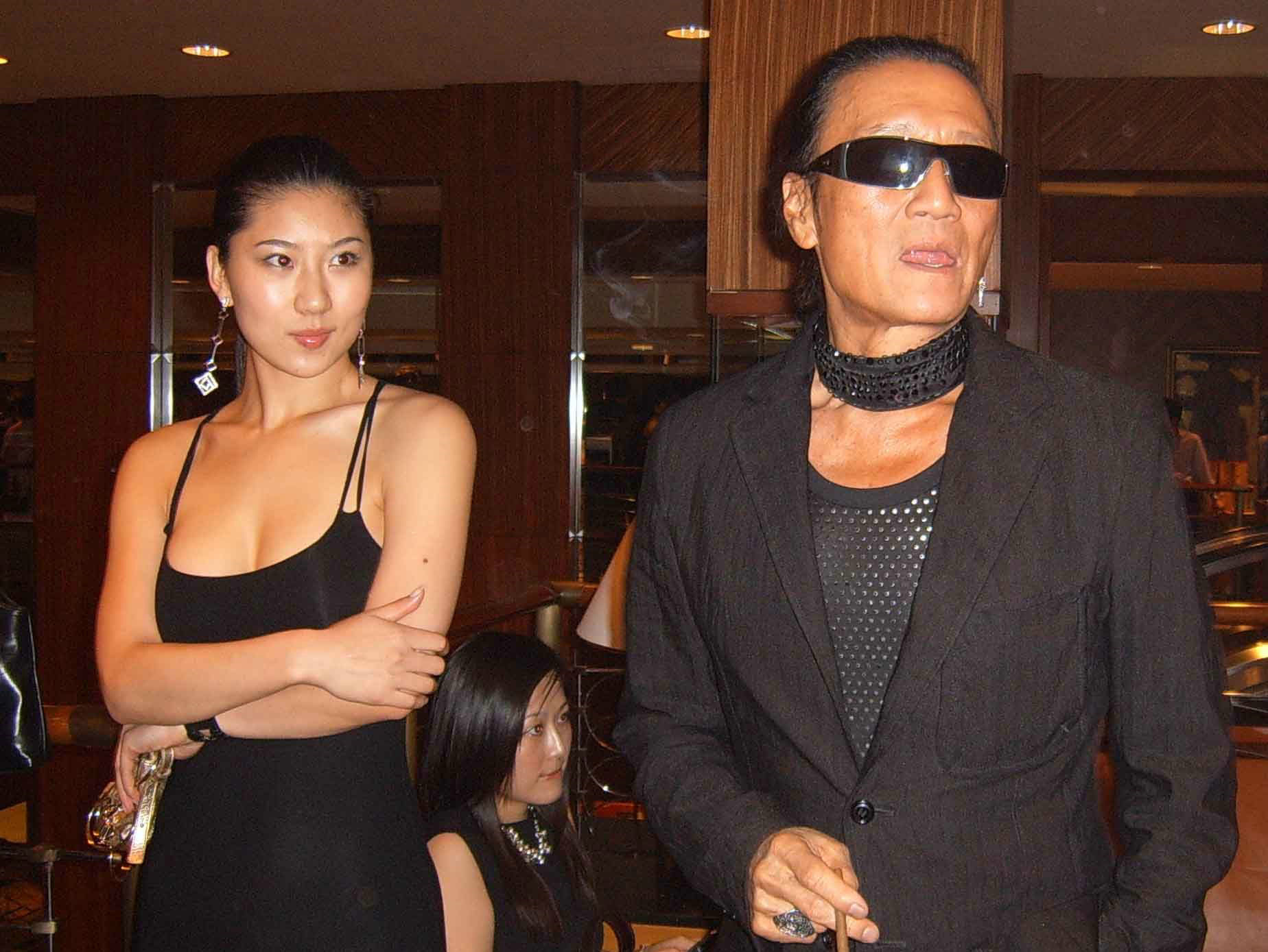 谢贤发飙视频,谢贤节目怒踹小孩