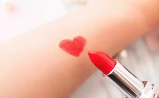 akfm系列哪支口红最好看,第一次买口红买几支