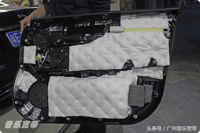 捷豹xj门板异响,捷豹xj门板喇叭发出滴滴声音