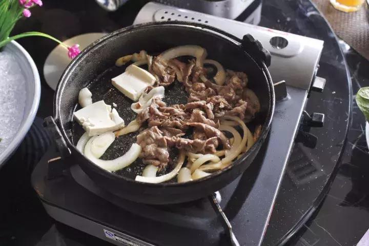 日式火锅寿喜锅正宗,正宗日式寿喜锅跪式服务