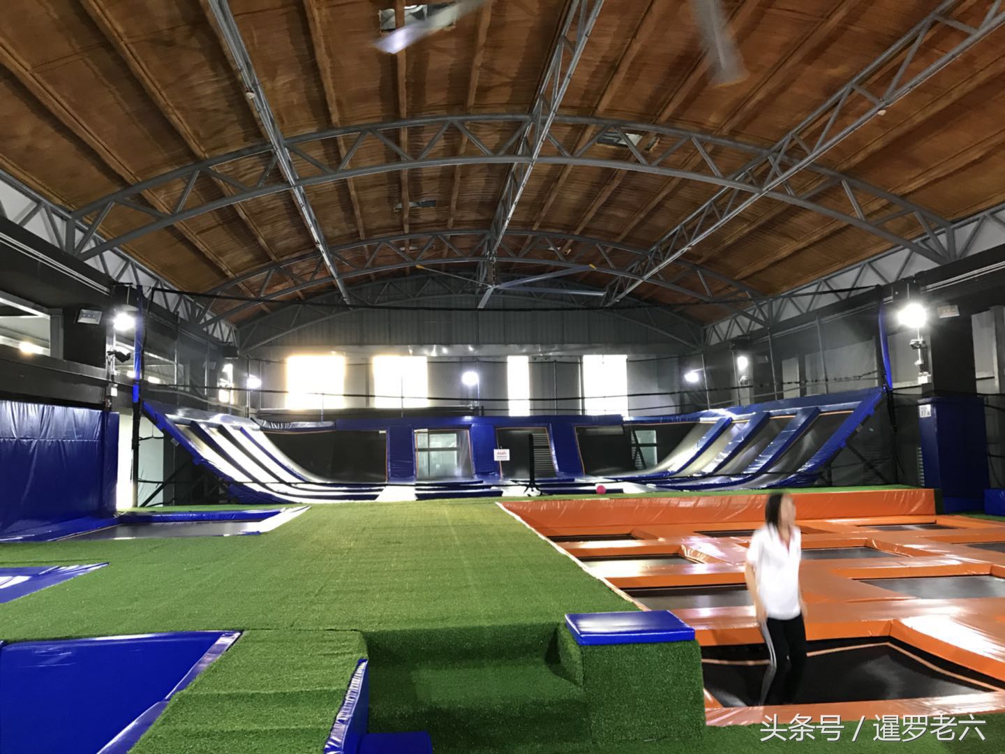 泰国报个“泰拳班”，练十次收费八百元，贵不？教练还有金腰带！