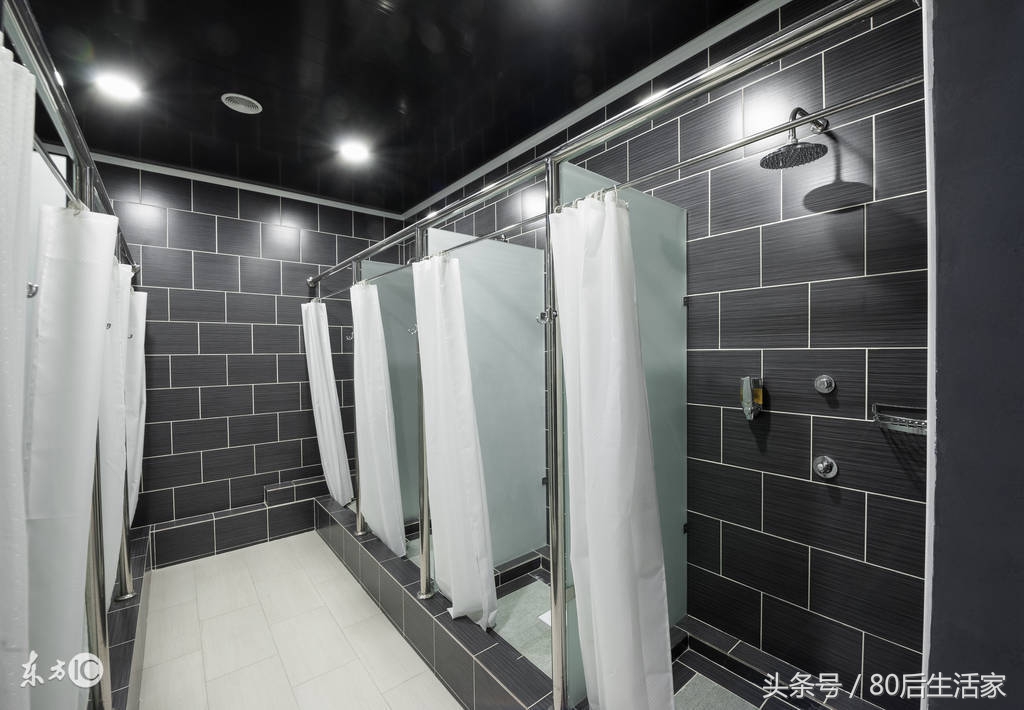 淋浴房品牌,淋浴房玻璃上的顽固水渍怎么去除