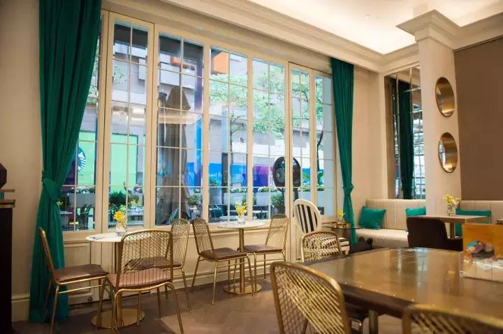 纪梵希37丝绒限定,甜品界品牌