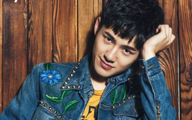 杨幂任何单品都能穿好,杨幂穿一件外套就出门