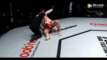 被踢裆等于十头大象踩脚？敖日格勒王冠告诉你蛋碎到底有多痛？