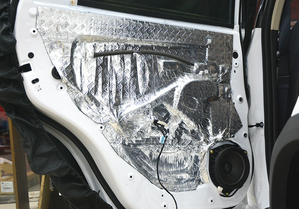 比亚迪宋改装音响,比亚迪宋汽车4门隔音拆装