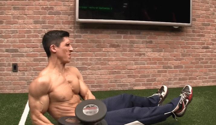 适合40-50岁哑铃运动练腹肌,只要一副哑铃怎么练胸