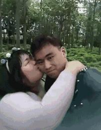 姣忔棩绗戞姤鐖嗙瑧璇綍,姣忔棩绗戞姤2014