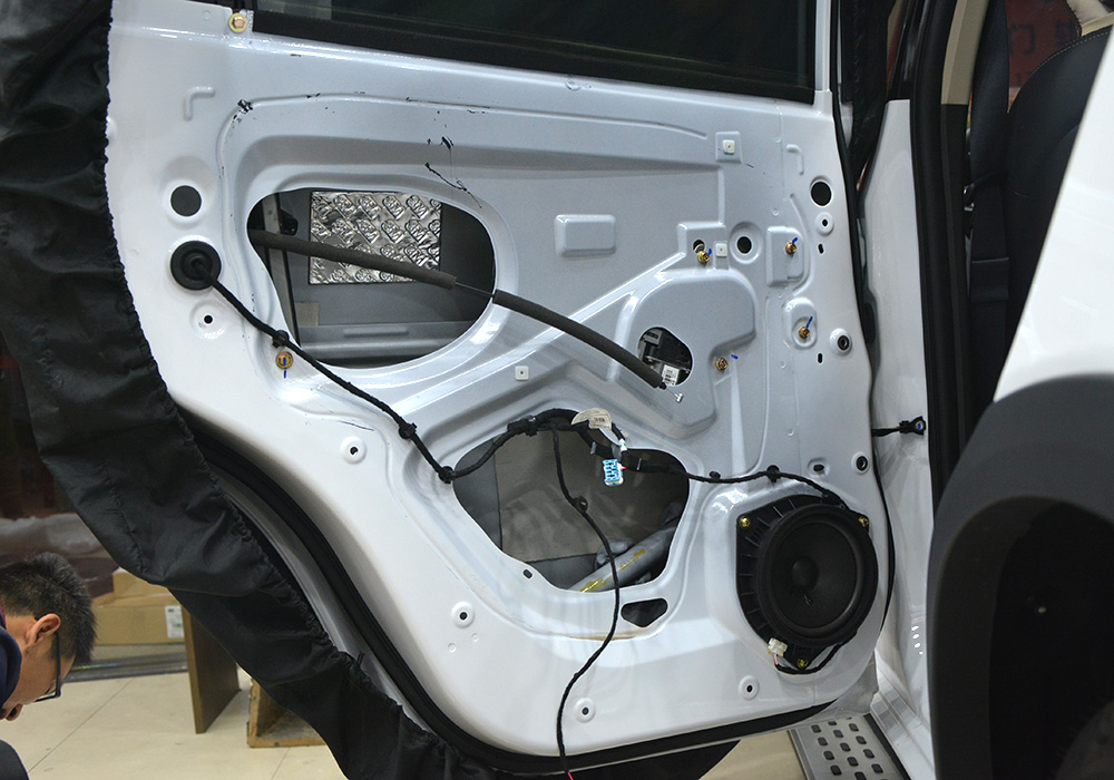 比亚迪宋改装音响,比亚迪宋汽车4门隔音拆装