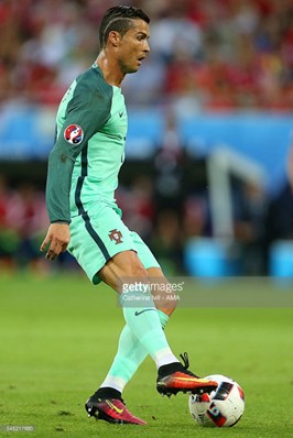 如何选择一款适合自己的足球鞋,哪款足球鞋好