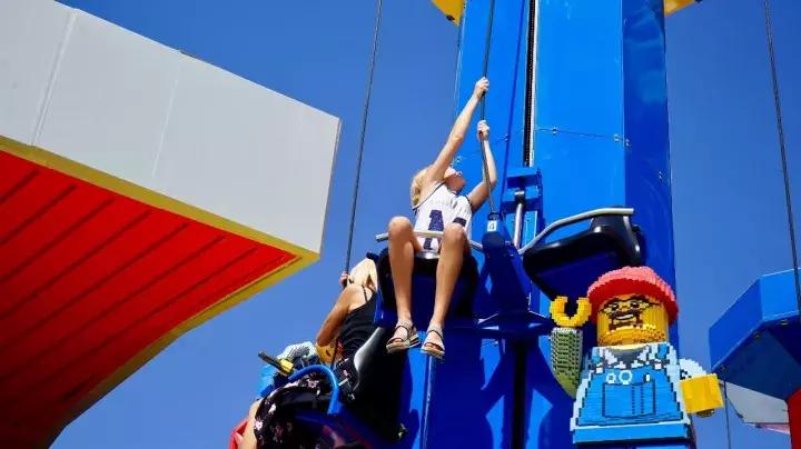 刺激的游乐场把男生吓哭了,刺激的游乐项目把人吓死