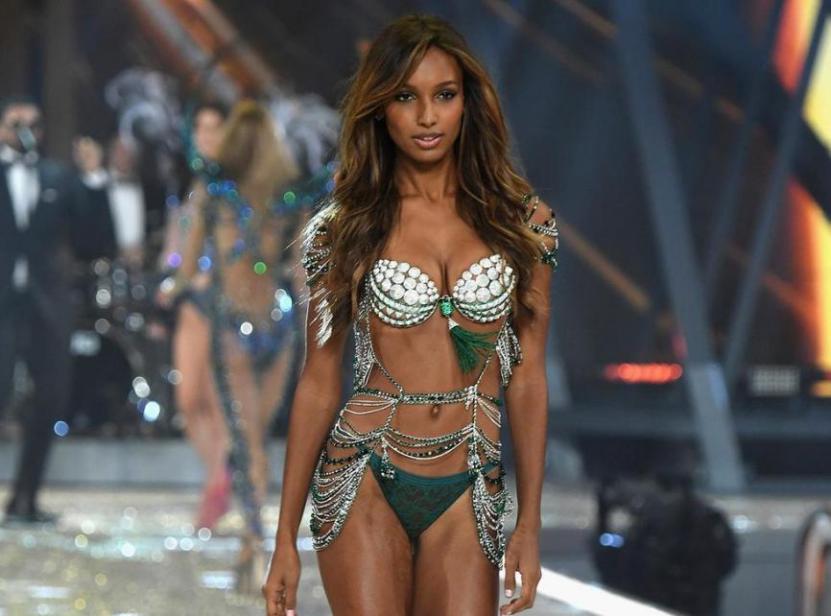 维密内衣镶钻款怎么样的,维密超模内衣大秀国内