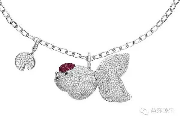 冬季如何搭配锁骨链好看,再搭配一条锁骨链真的太美了