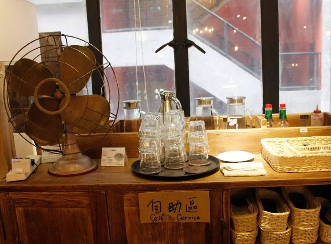 不仅有黑社会火并！香港工厦里还有这些隐秘好去处