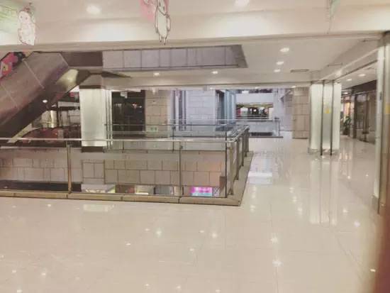 逛街购物的人少了,现在逛街的人越来越少了