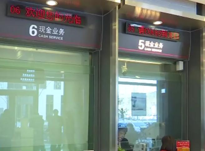 石家庄这名男子用了什么办法竟然办下52张信用卡