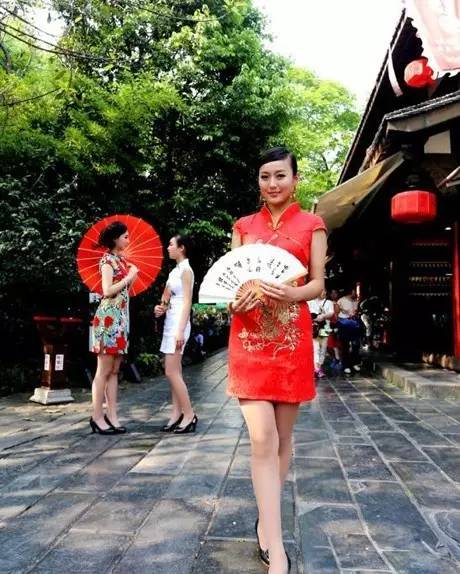 空姐旗袍亮相,虹桥机场空姐旗袍快闪