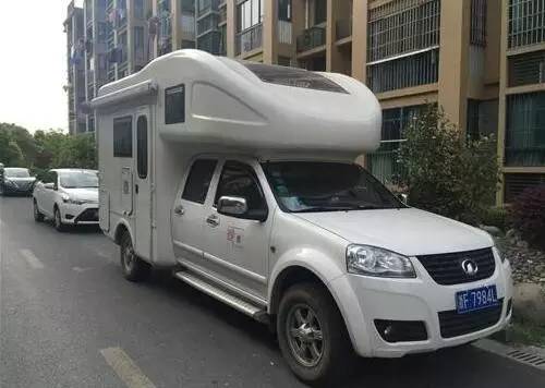 嘉兴夫妇自驾游,夫妻二人放弃挣一个亿去环游世界