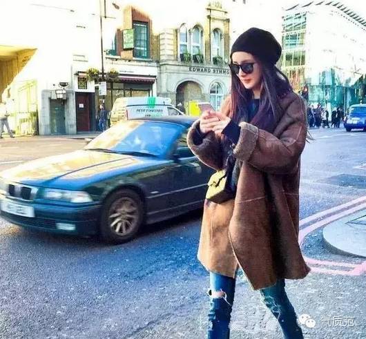 墨镜的正确戴法图片,什么脸型适合戴什么样的墨镜男