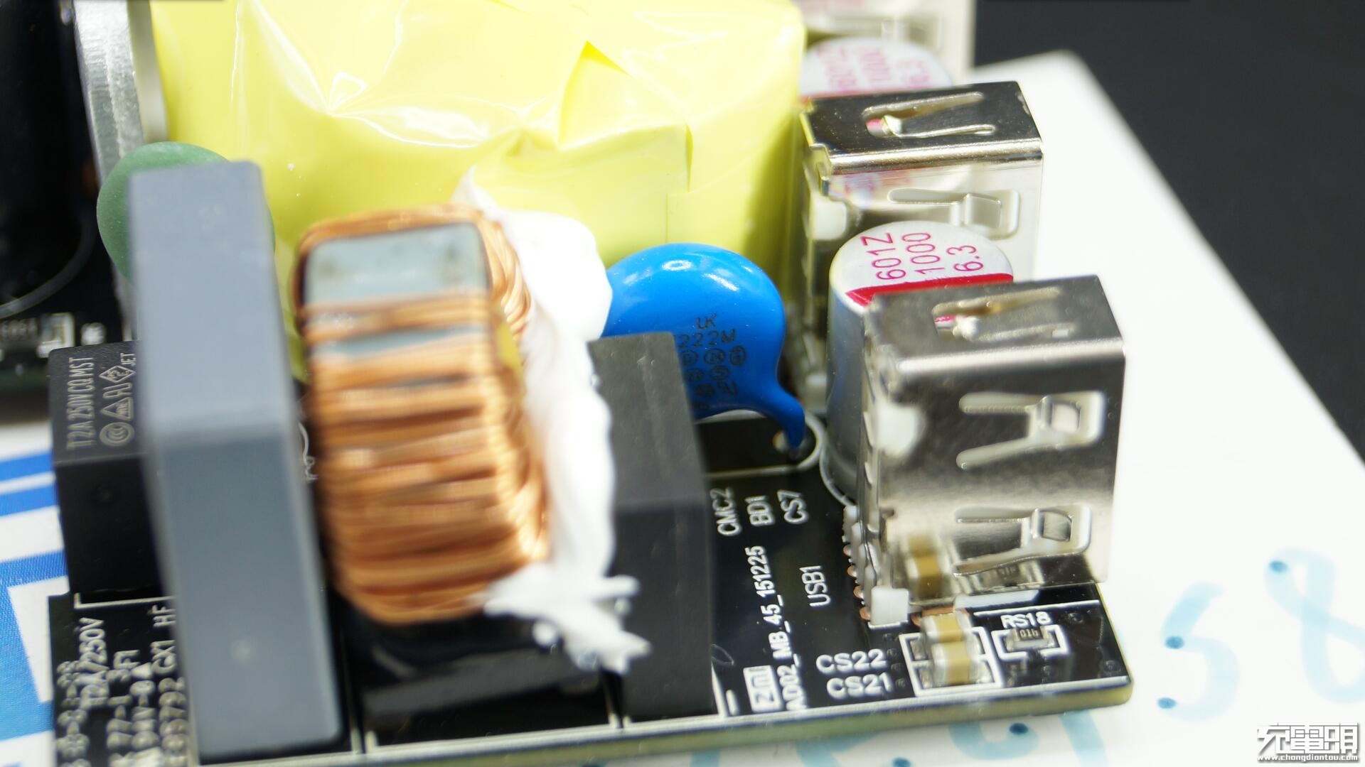 小米gan充电器65w拆解,小米65w双口充电器拆解