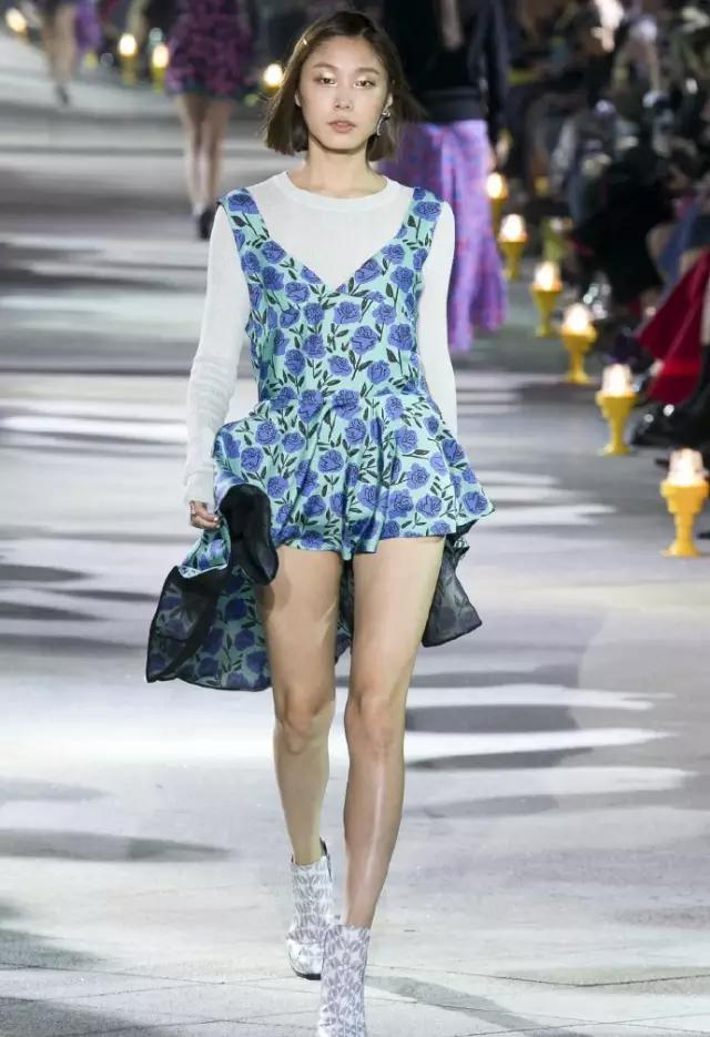 外国人穿的吊带裙,全世界都在穿的衣服