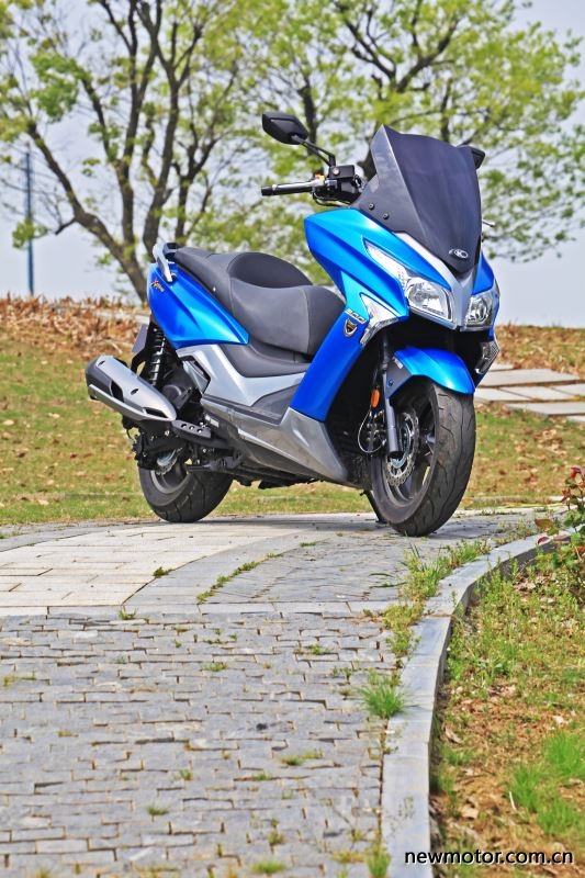 光阳赛艇300测评,牛摩测评赛科龙